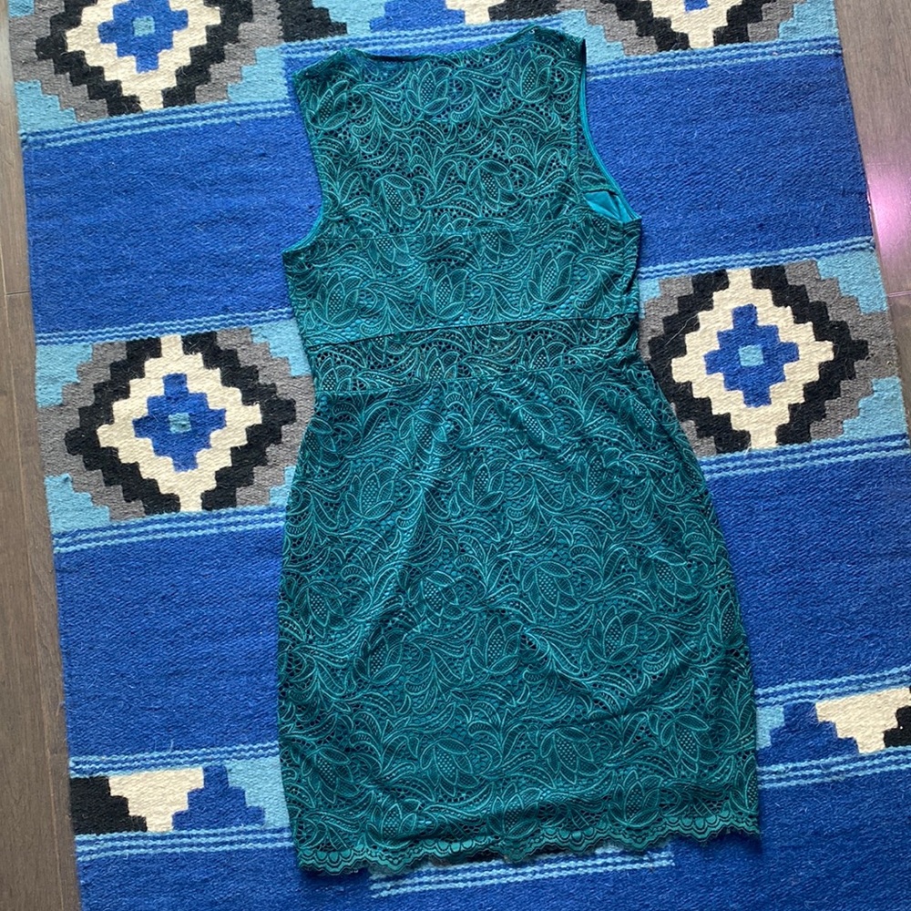 NWT - green lace bodycon dress - size M
